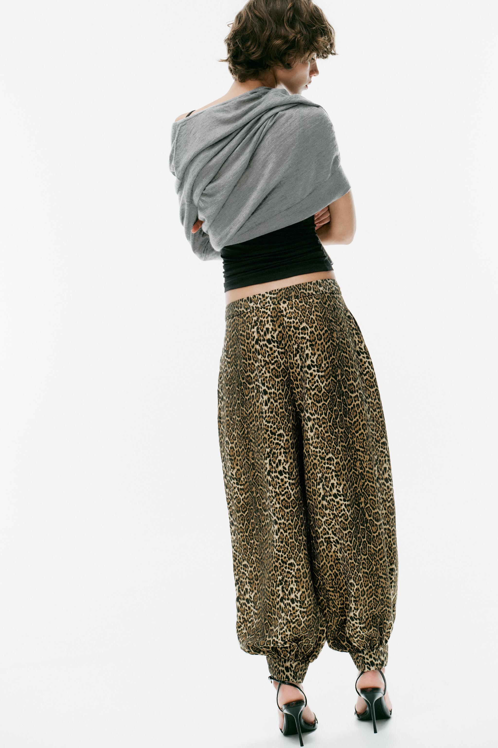 PANTALON SAROUEL SATINÉ À IMPRIMÉ ANIMALIER